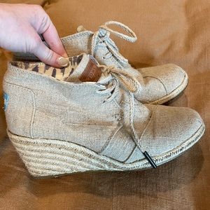 Toms wedges